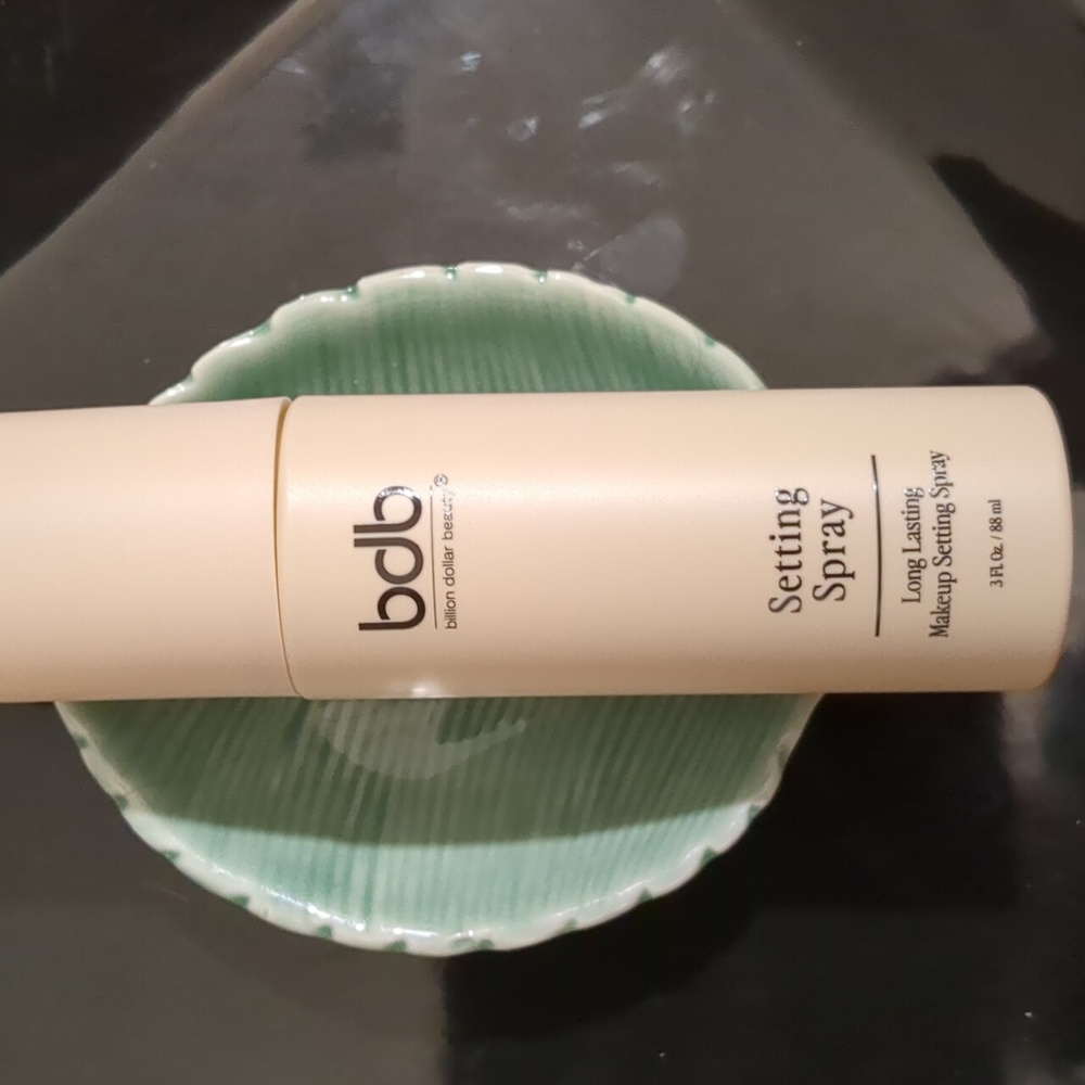 Makeup Setting Spray - Picture 4 of 4